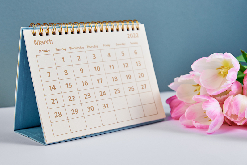 March calendar and flower bouquet