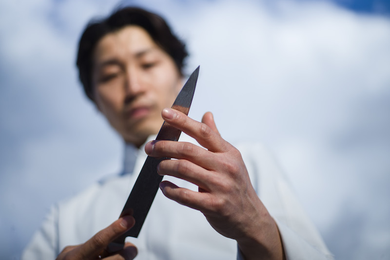 Japanese chef with knives in Paris